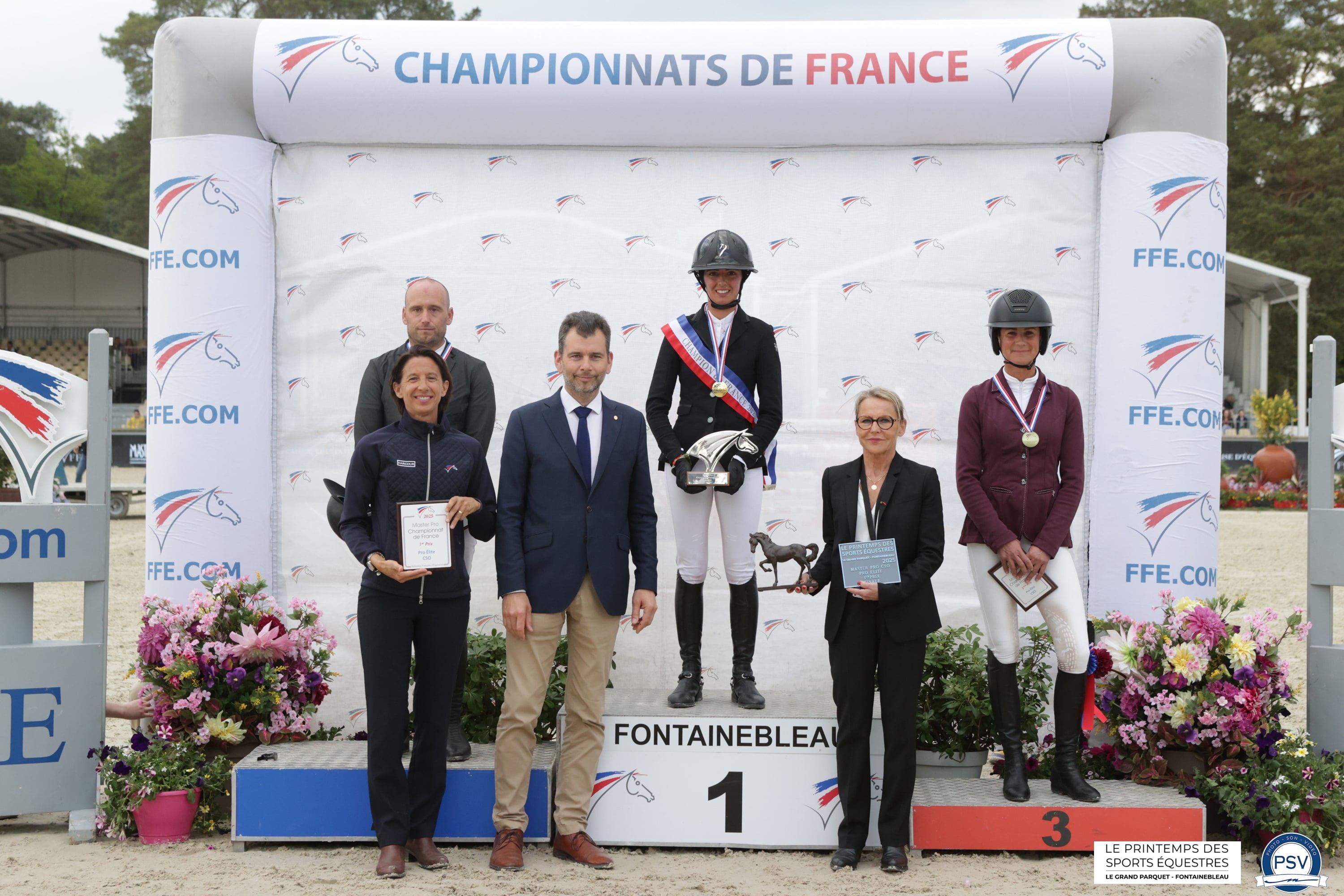 image Nina Mallevaey sacrée Championne de France Pro Élite de saut d'obstacles